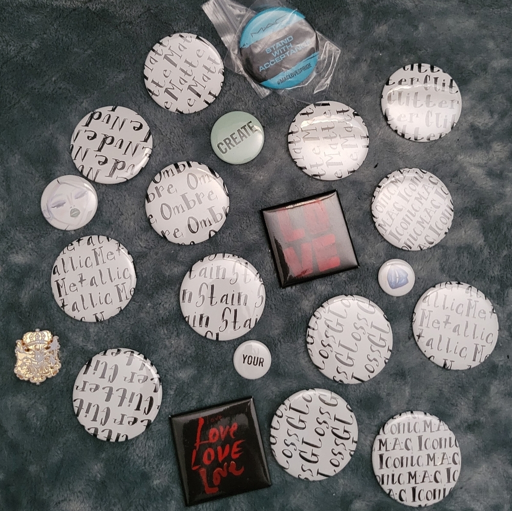 MAC COSMETICS buttons